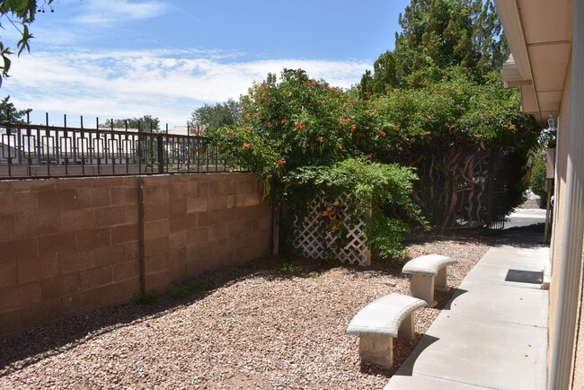 Building Photo - 8600 Simi Ln NE