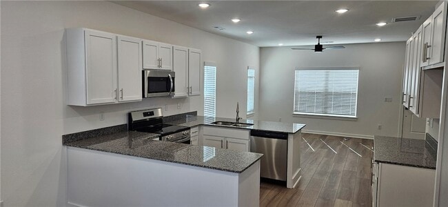 Building Photo - 1378 W Mt Comfort Rd