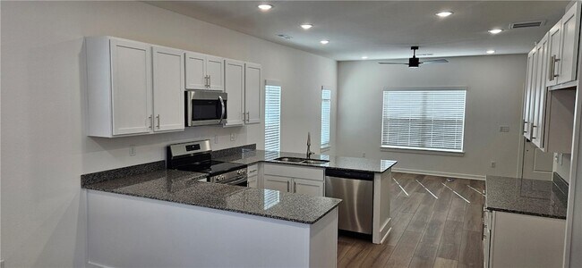 Foto del edificio - 1378 W Mt Comfort Rd