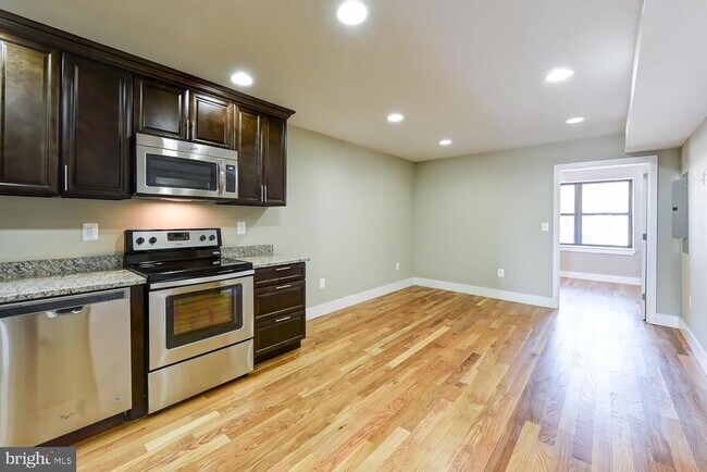 Foto del edificio - 2031 Benning Rd NE