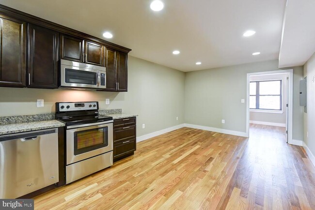 Building Photo - 2031 Benning Rd NE