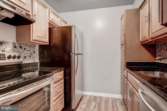 Building Photo - 11777 Carriage House Dr