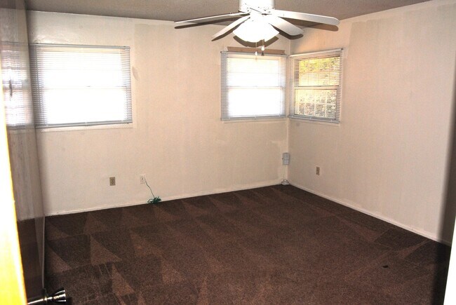 Foto del edificio - 200 Douglas St