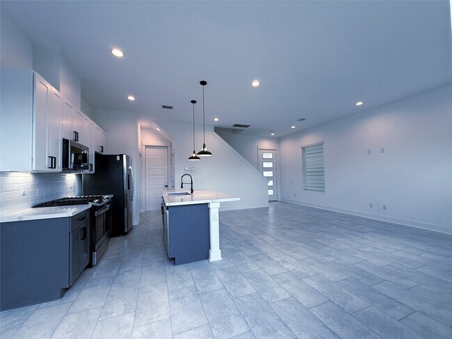 Building Photo - 1058 Mansfield St