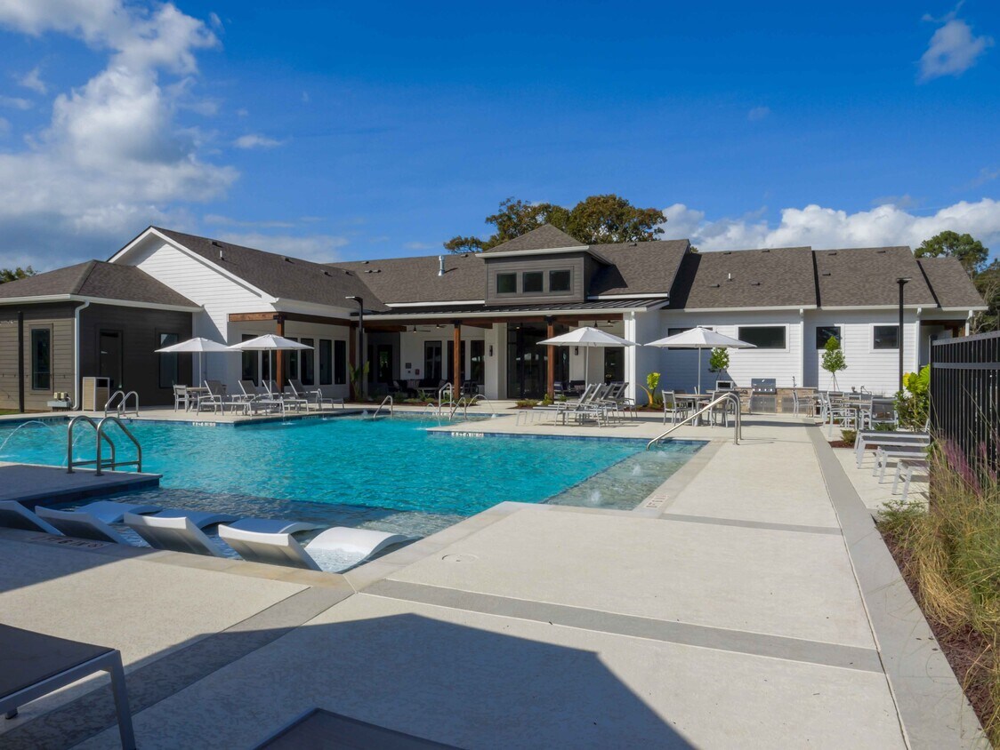 The Flats at East Bay Apartments in Fairhope, AL