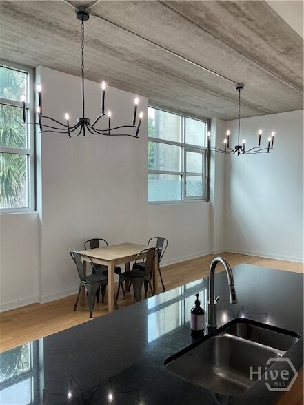 Foto del edificio - 545 Berrien St