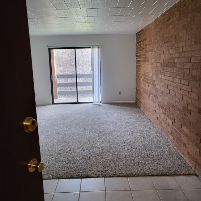 Building Photo - Pebble Creek