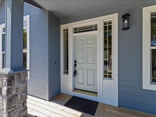 Building Photo - Newly Renovated Beaverton Home with Natura...