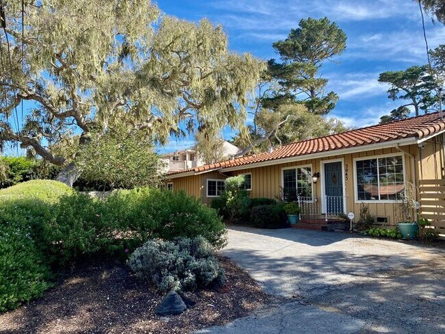 Building Photo - Picture Perfect, Recently Updated 4-bedroo...