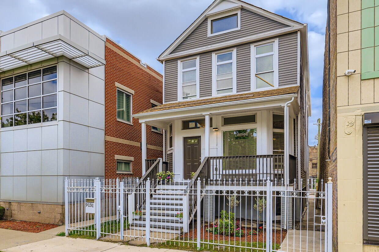 Foto principal - 9131 S Exchange Ave