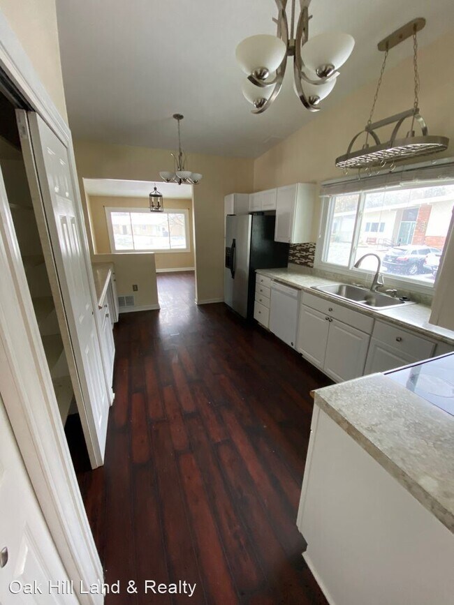 Building Photo - 3 br, 2.5 bath House - 1392 Vandenberg Circle