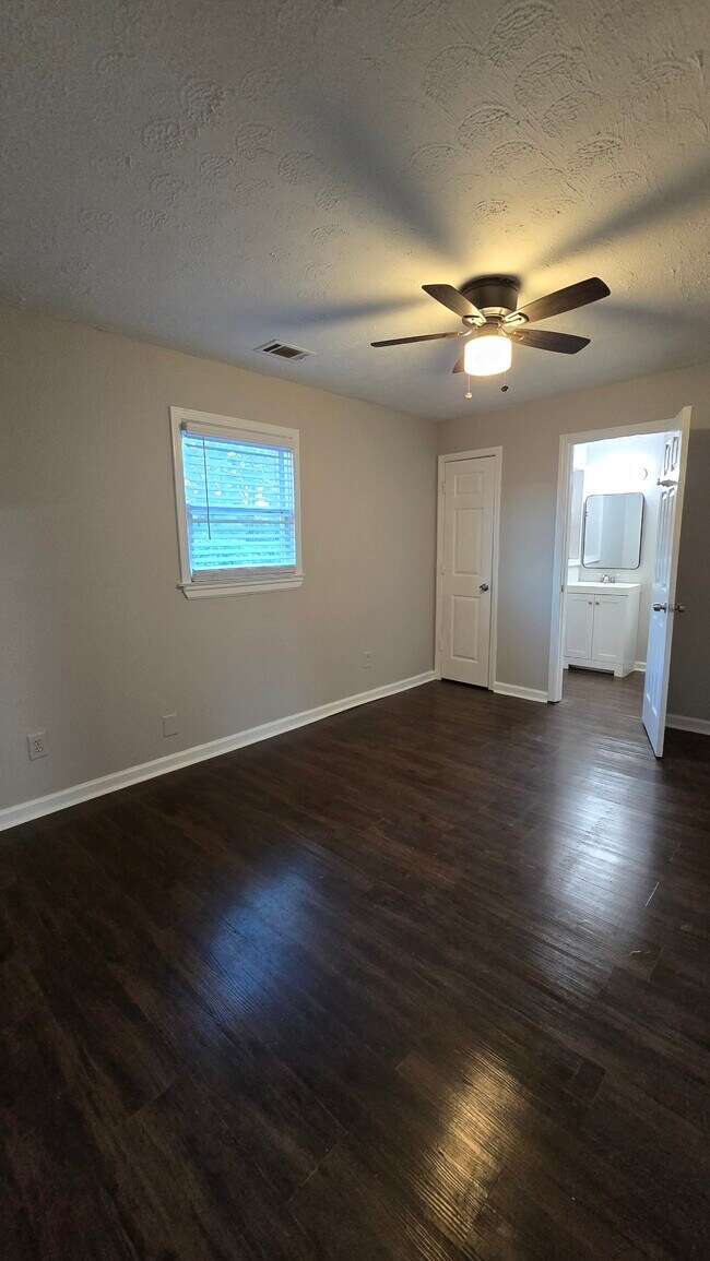 DORMITORIO 1 - 5991 Peco Ln