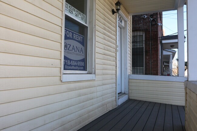 Building Photo - 504 Fulton St
