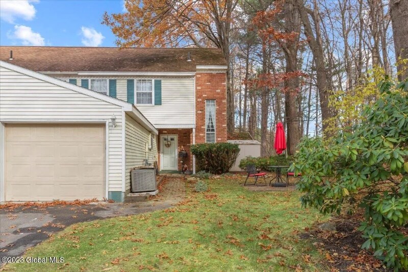 Foto principal - 8 Haystack Rd E