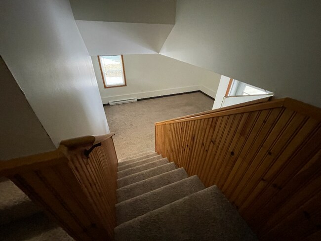 Foto del edificio - 319 N 3rd Ave W