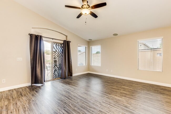 Building Photo - 14767 W Willow Ln