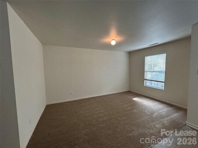 Foto del edificio - 3015 Meadow Knoll Dr