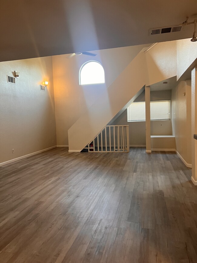 Building Photo - 1403 E Monte Vista Ave