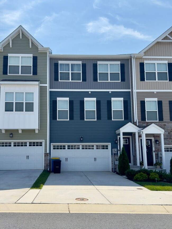 Building Photo - 2775 Town View Cir