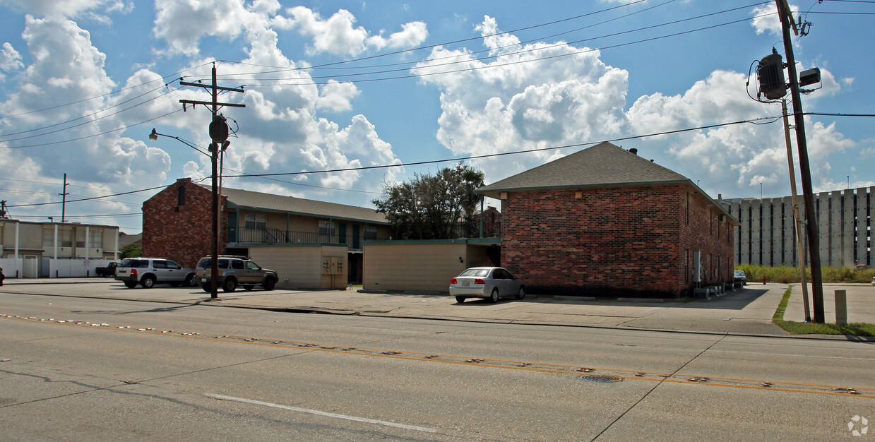 Primary Photo - 4154-4176 Burbank Dr