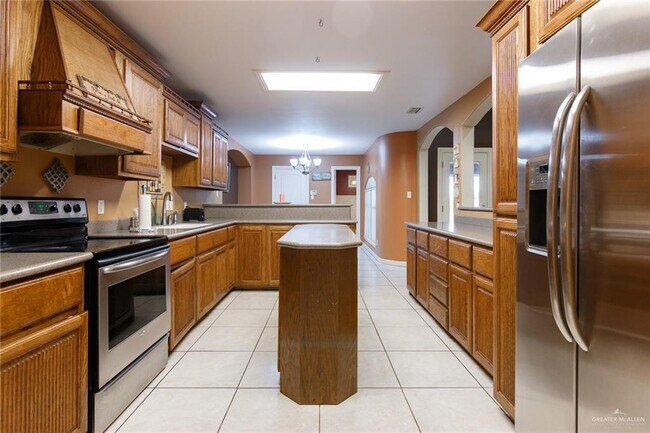 Building Photo - 613 Tangerine Dr