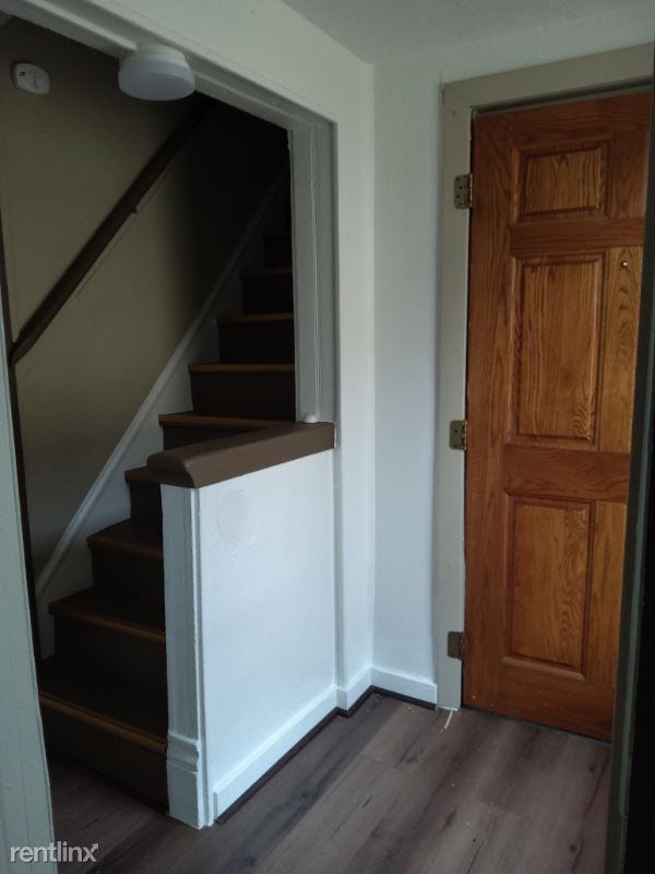 Building Photo - 225 Nelson Ave