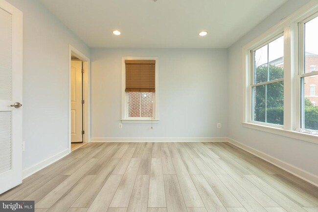 Building Photo - 336 Grand St