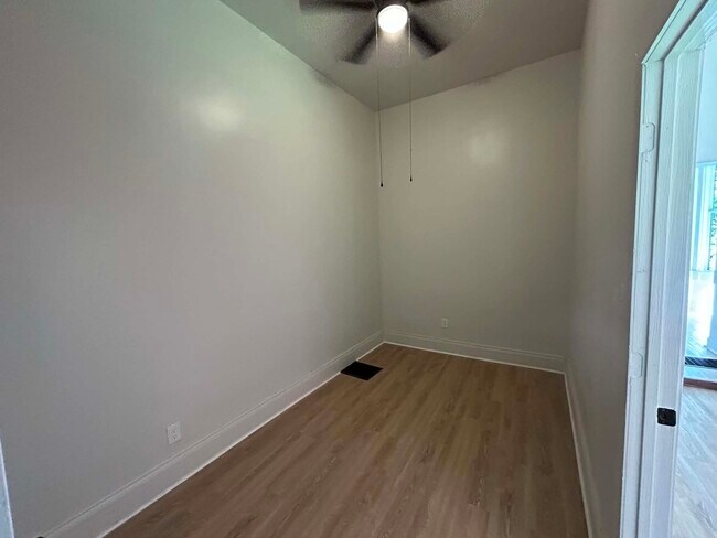 Foto del edificio - 1408 Russell St