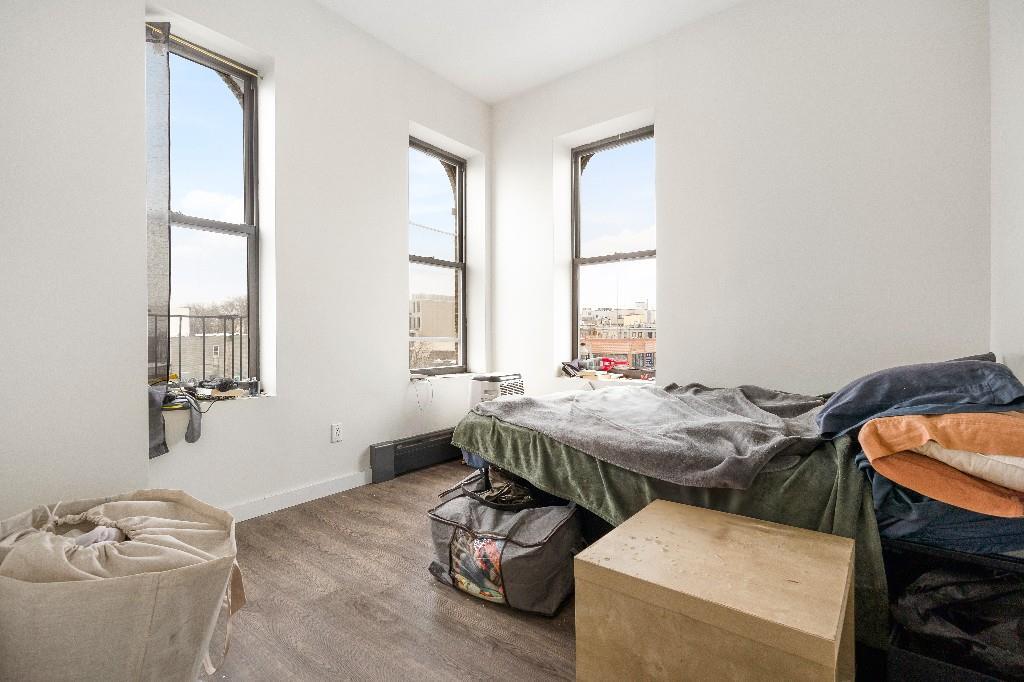 Foto principal - 9-51 Wyckoff Ave