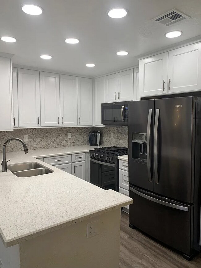 31200 Landau Blvd Unit 1004, Cathedral City, CA 92234 Condo for Rent