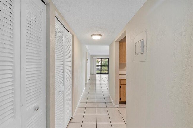 Foto del edificio - 3710 N Pine Island Rd
