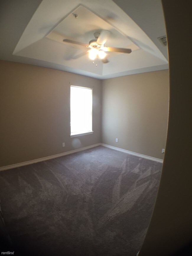 Building Photo - 1208 W Kiwi Ave