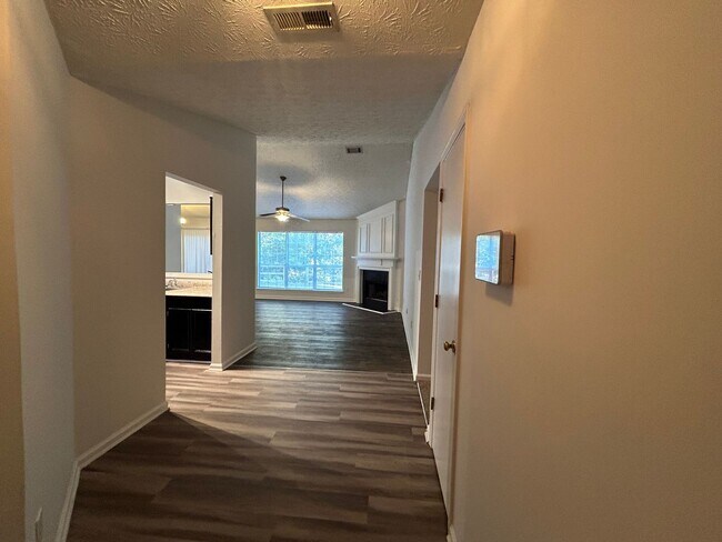 Foto del edificio - 1292 Lynx Ct