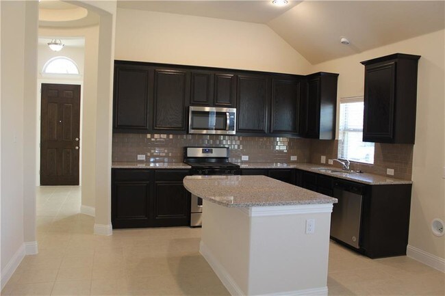 Building Photo - 2433 Whispering Pines Dr