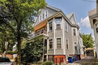 Building Photo - 123 Walnut St
