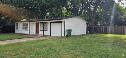 Building Photo - 614 Samuels Ln