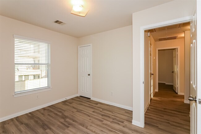 Building Photo - 5511 Amelia Plantation Dr