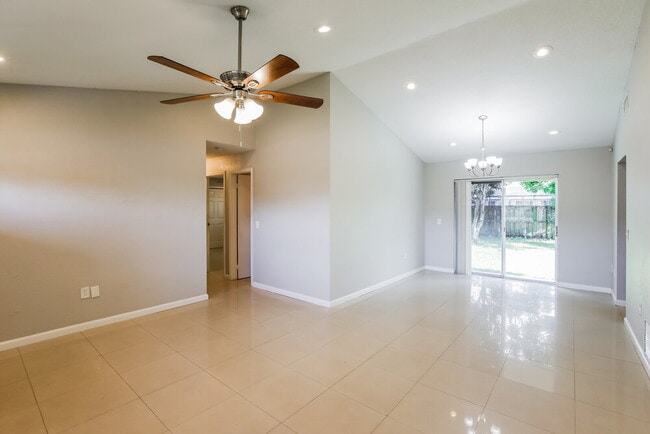 Foto del edificio - 11460 NW 40th Pl