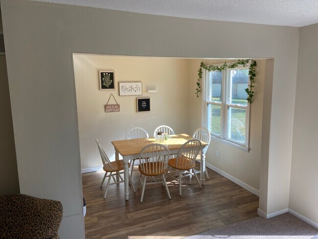Building Photo - 2121 Marwood Dr