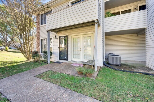 Foto del edificio - 810 Bellevue Rd