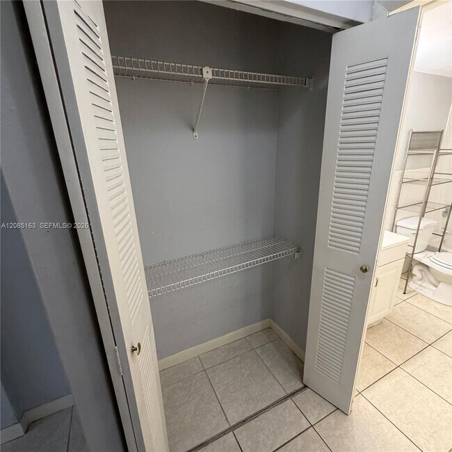 Foto del edificio - 2175 NE 170th St