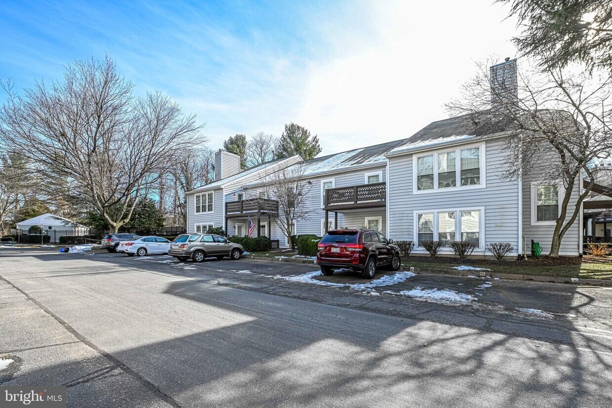 9941 Oakton Terrace Rd Unit 9941, Oakton, VA 22124 Apartment for Rent