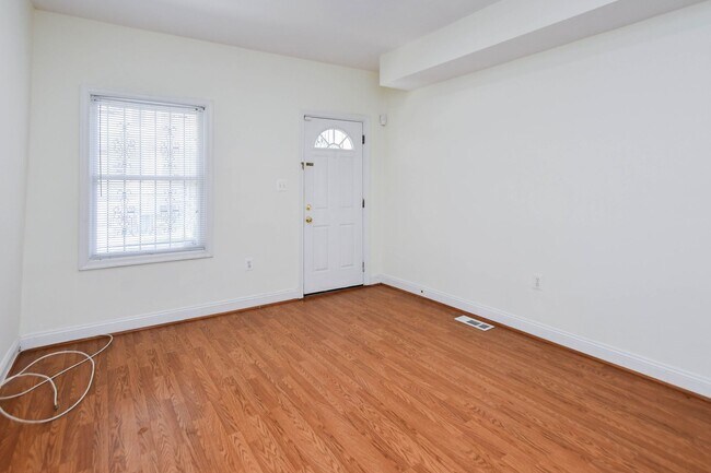 Foto del edificio - 1651 Gales St NE