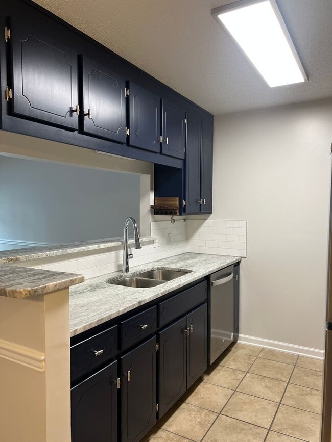Building Photo - 105 Winthrope Ln