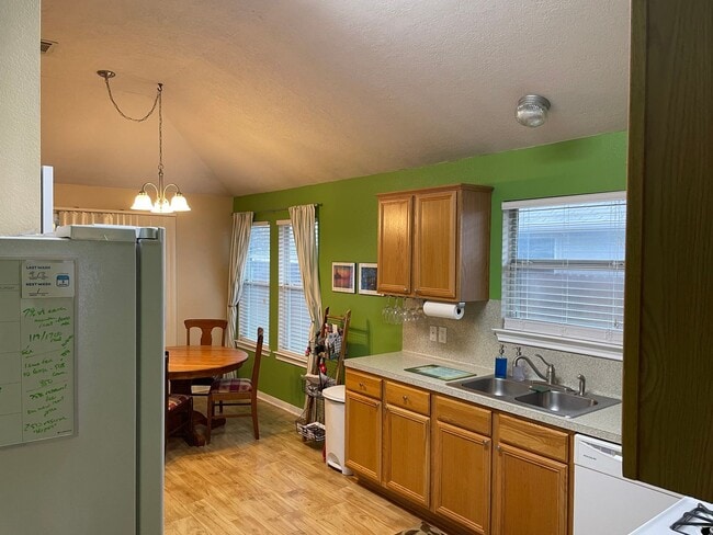 Foto del edificio - MAY PRE-LEASE!!!!  Adorable 3 Bedroom Home...