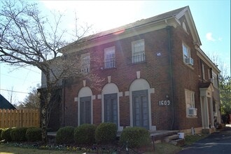 Building Photo - Audubon Manor