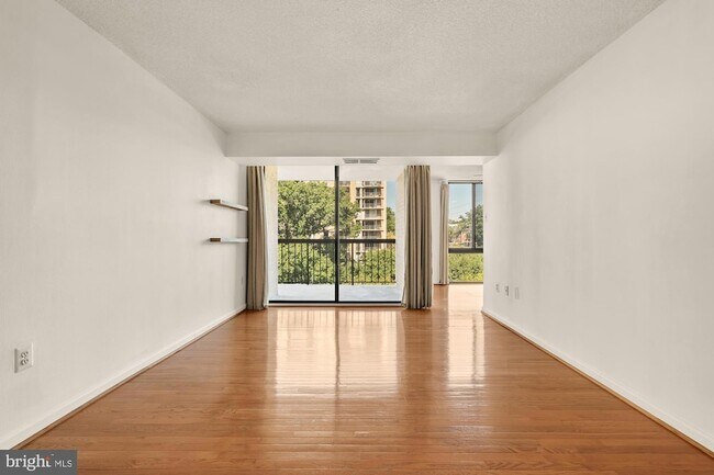 Foto del edificio - 4500 S Four Mile Run Dr