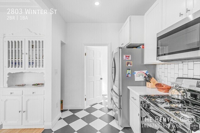 Building Photo - SUNNY SPANISH STYLE GEM | 2 BED/1 BATH LOW...
