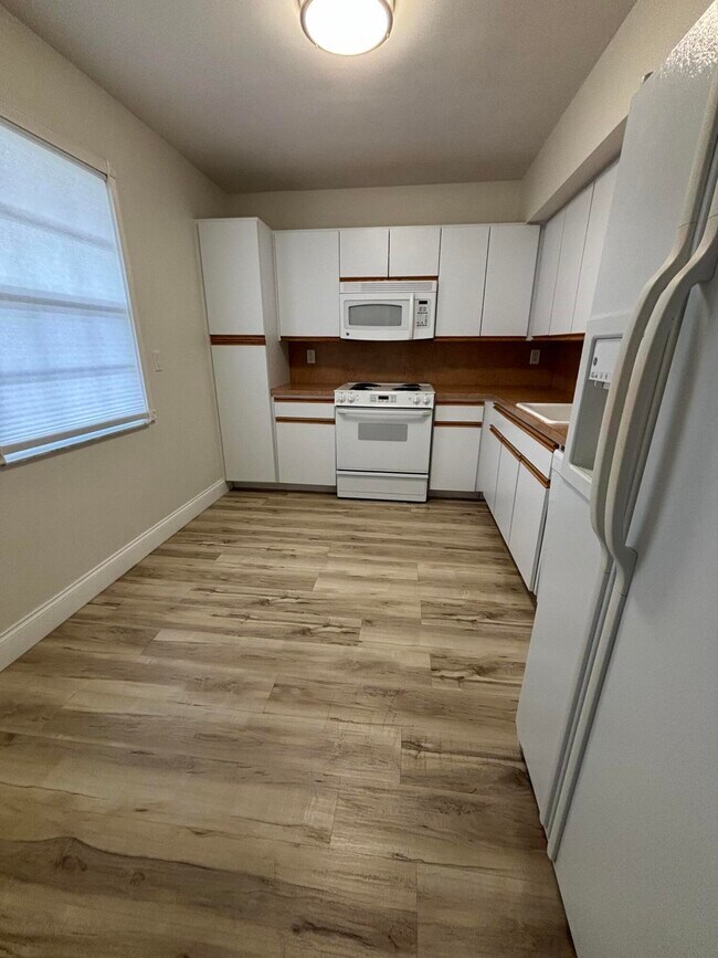 Foto del edificio - 555 Oaks Ln