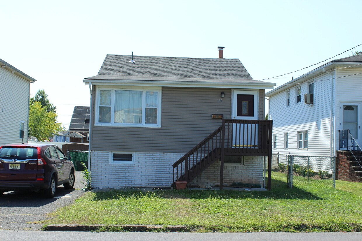 Primary Photo - 29 Trieste St